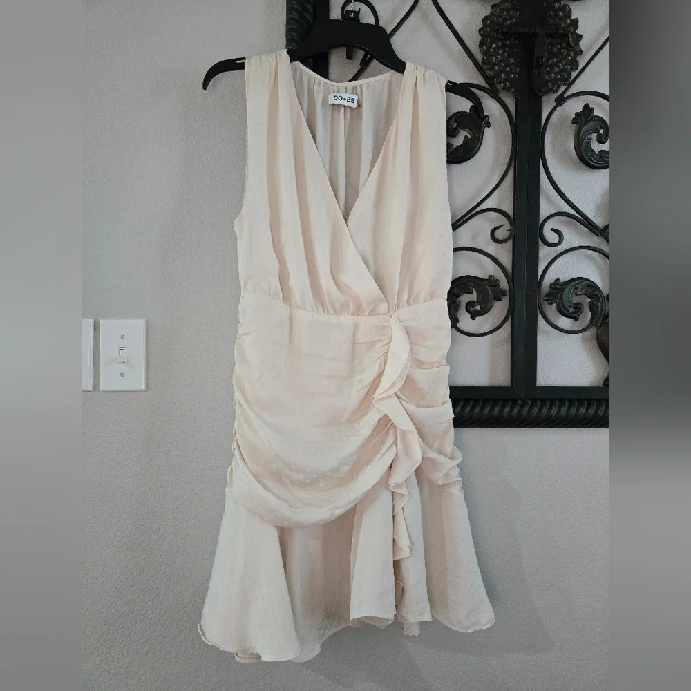 DO+BE Cream Polka Dot Sleeveless Ruffled Wrap Dress